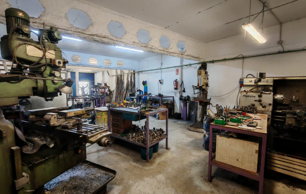 Traspaso - Naves y solares -
Granollers