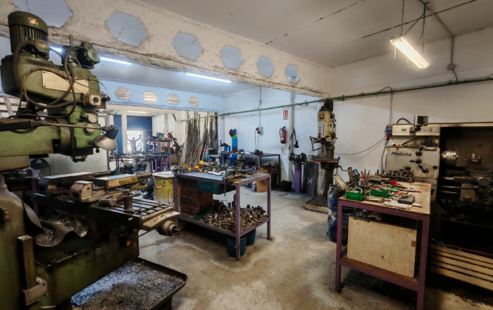 Traspaso - Naves y solares -
Granollers