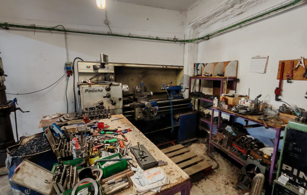 Traspaso - Naves y solares -
Granollers