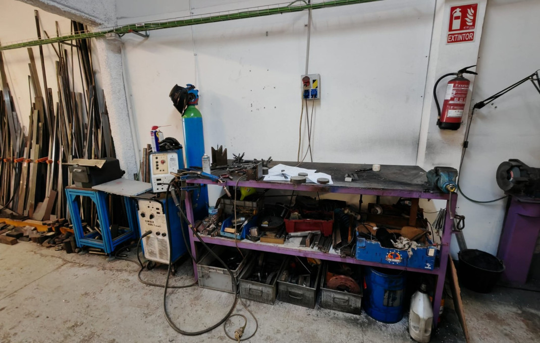 Traspaso - Naves y solares -
Granollers