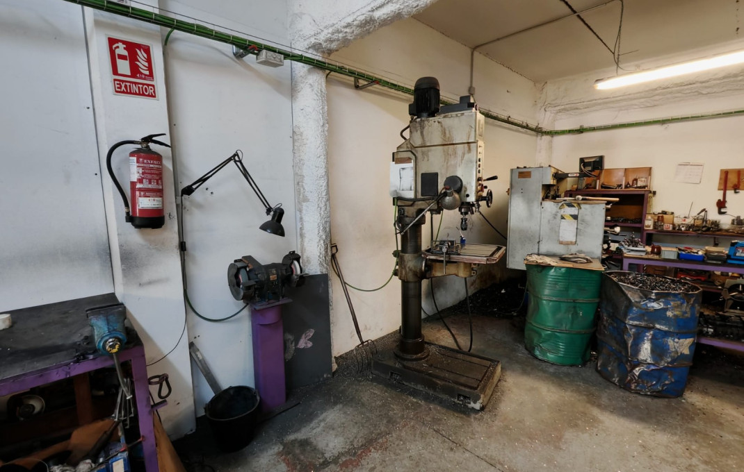 Traspaso - Naves y solares -
Granollers