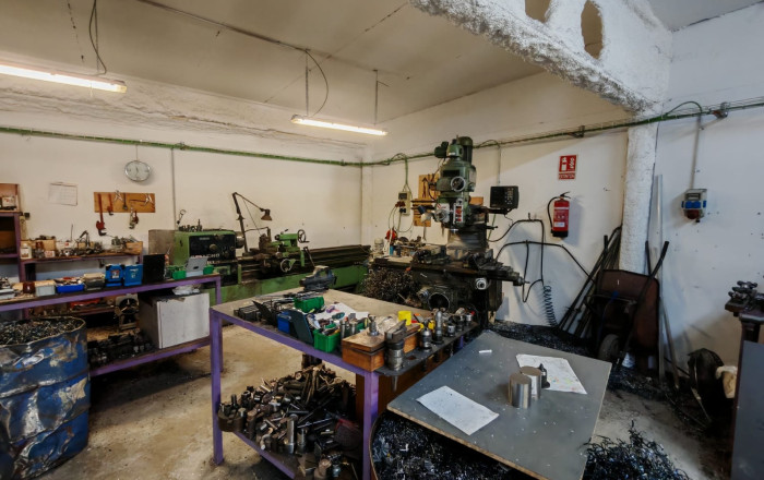 Traspaso - Naves y solares -
Granollers