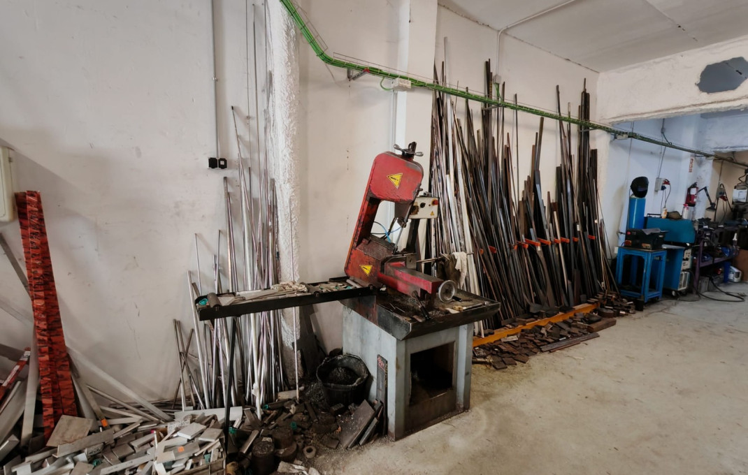 Traspaso - Naves y solares -
Granollers