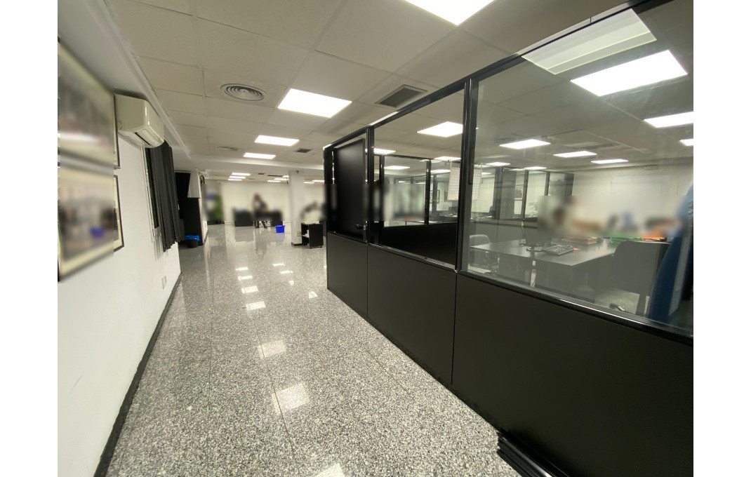 Revente - Local comercial -
Barcelona - Eixample Izquierdo