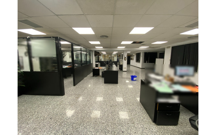 Revente - Local comercial -
Barcelona - Eixample Izquierdo