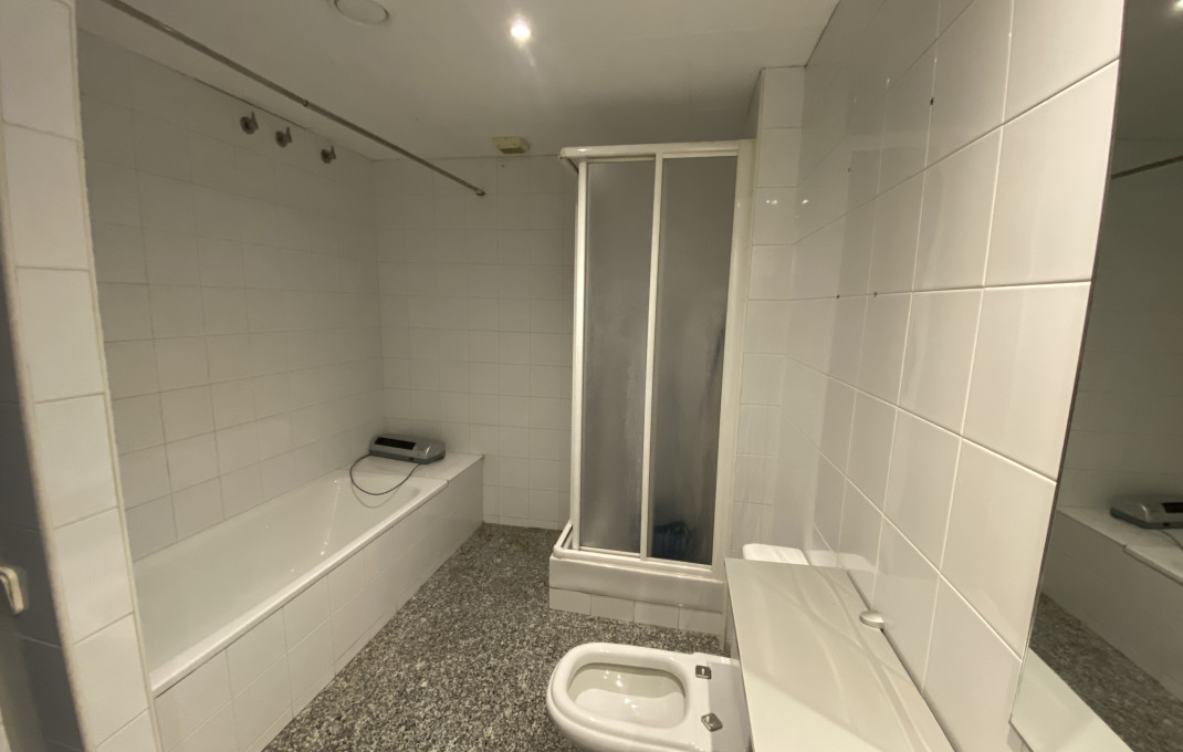 Revente - Local comercial -
Barcelona - Eixample Izquierdo