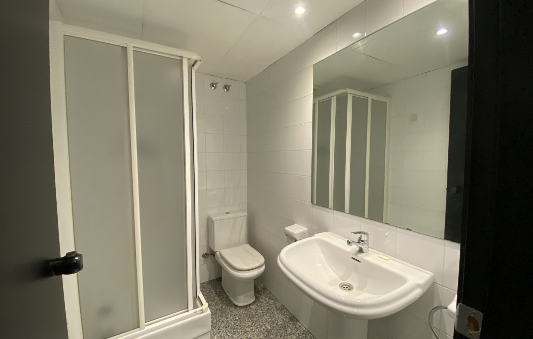 Revente - Local comercial -
Barcelona - Eixample Izquierdo