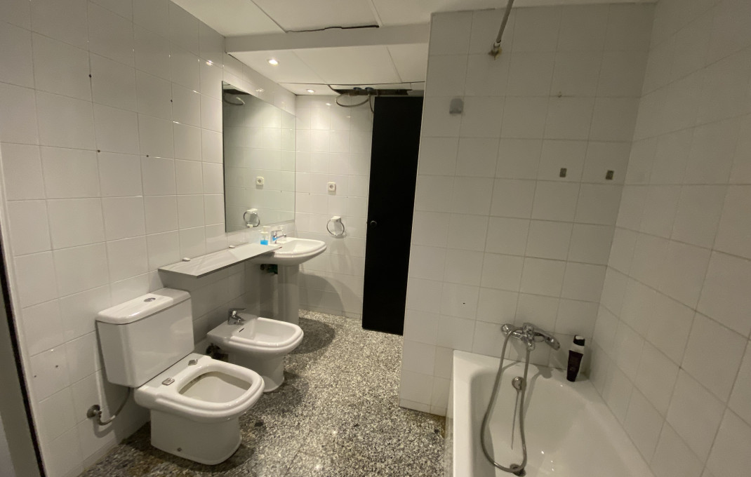 Revente - Local comercial -
Barcelona - Eixample Izquierdo