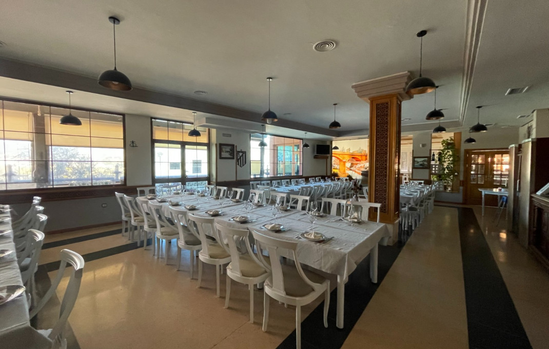 Venta - Hotel 2 Estrellas -
Jaén  - Jaén
