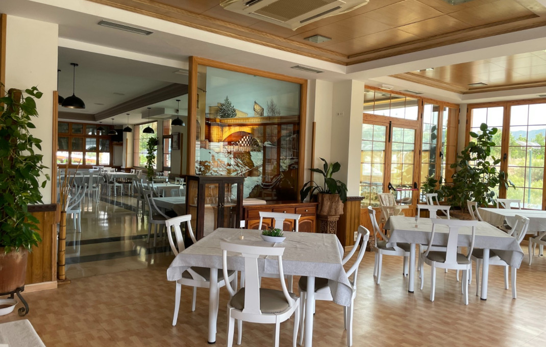 Venta - Hotel 2 Estrellas -
Jaén  - Jaén