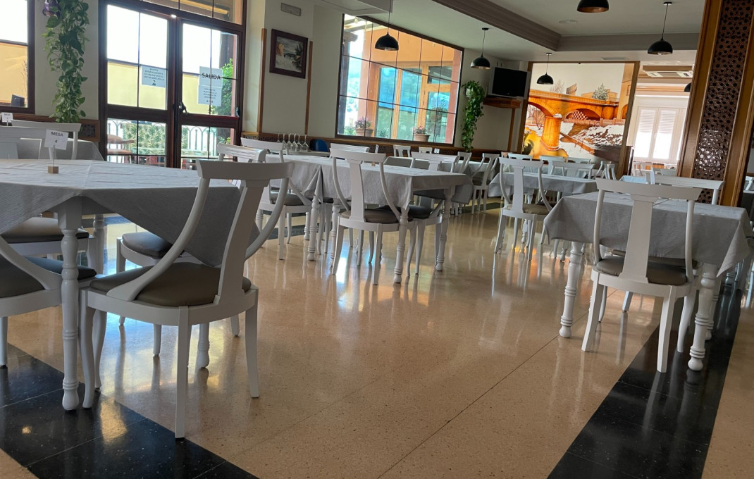 Venta - Hotel 2 Estrellas -
Jaén  - Jaén