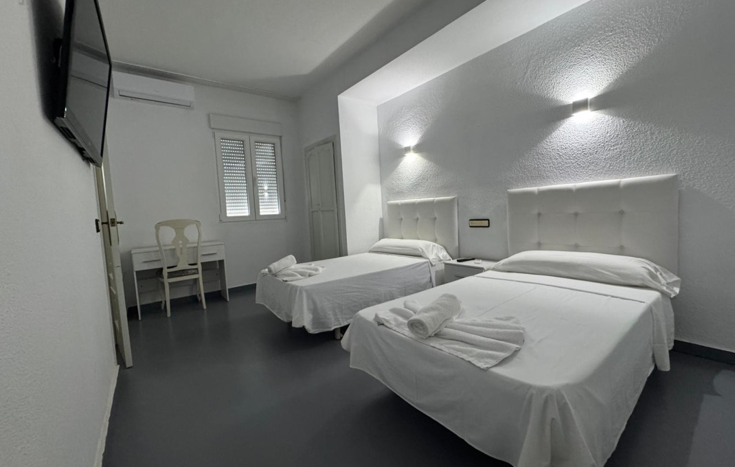 Venta - Hotel 2 Estrellas -
Jaén  - Jaén