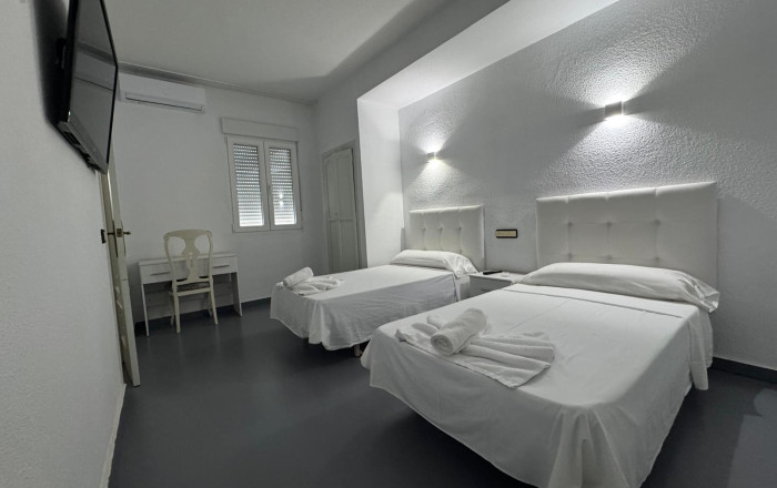 Venta - Hotel 2 Estrellas -
Jaén  - Jaén