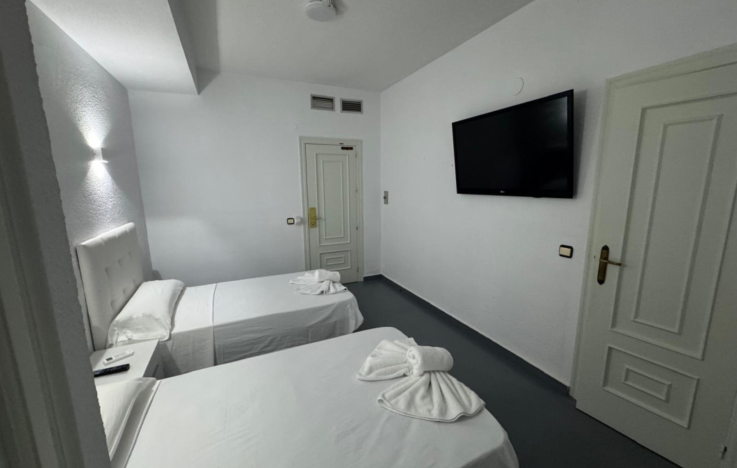 Venta - Hotel 2 Estrellas -
Jaén  - Jaén