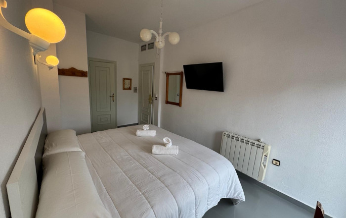 Venta - Hotel 2 Estrellas -
Jaén  - Jaén