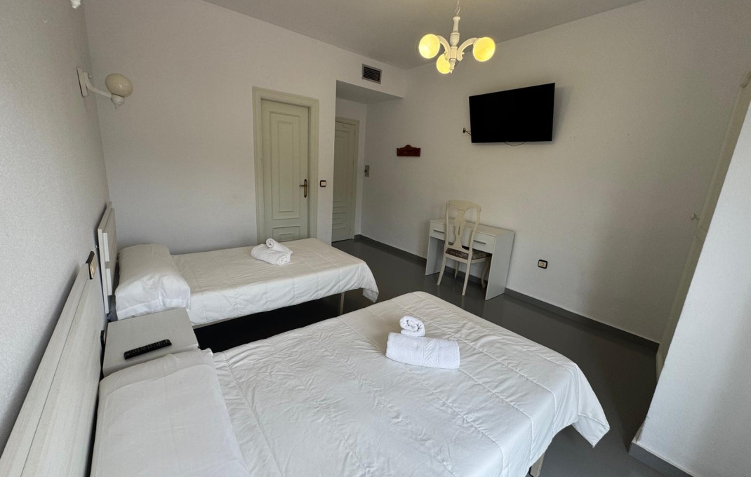 Venta - Hotel 2 Estrellas -
Jaén  - Jaén