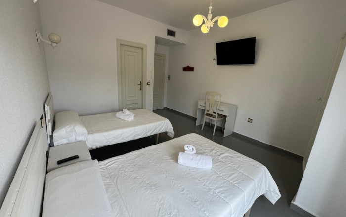 Venta - Hotel 2 Estrellas -
Jaén  - Jaén