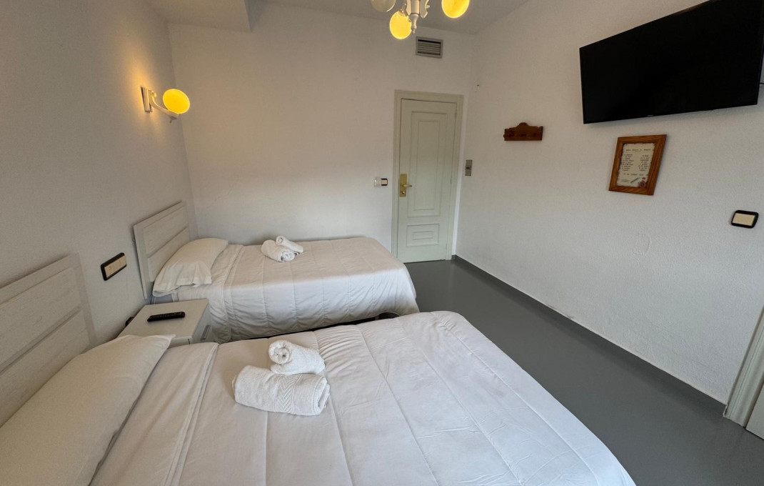 Venta - Hotel 2 Estrellas -
Jaén  - Jaén