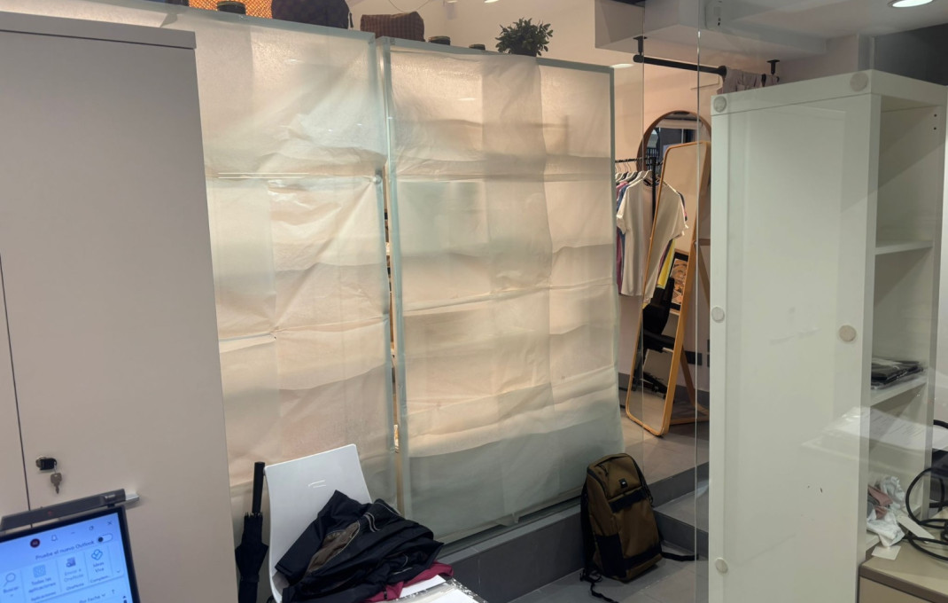 Venta - Local comercial -
Barcelona - Les corts