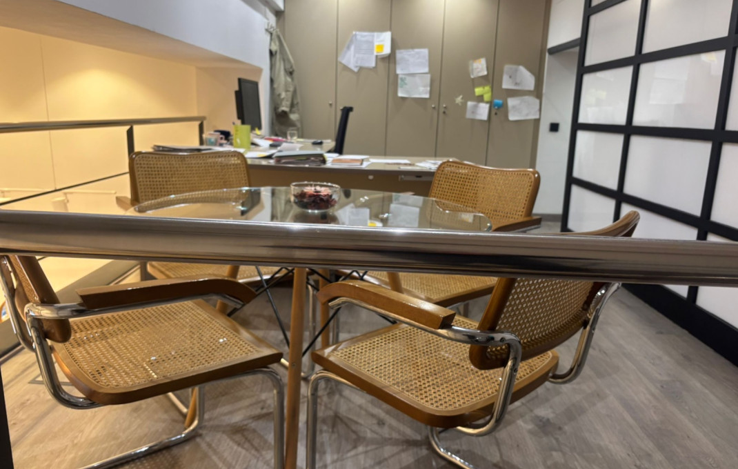 Venta - Local comercial -
Barcelona - Les corts