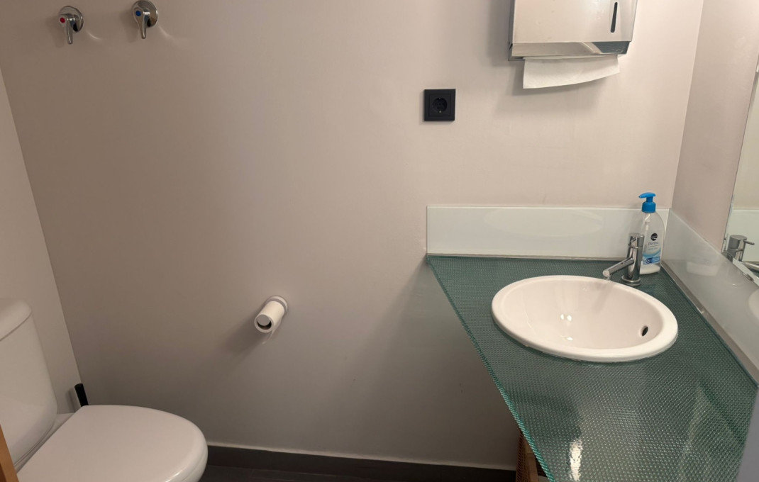 Venta - Local comercial -
Barcelona - Les corts