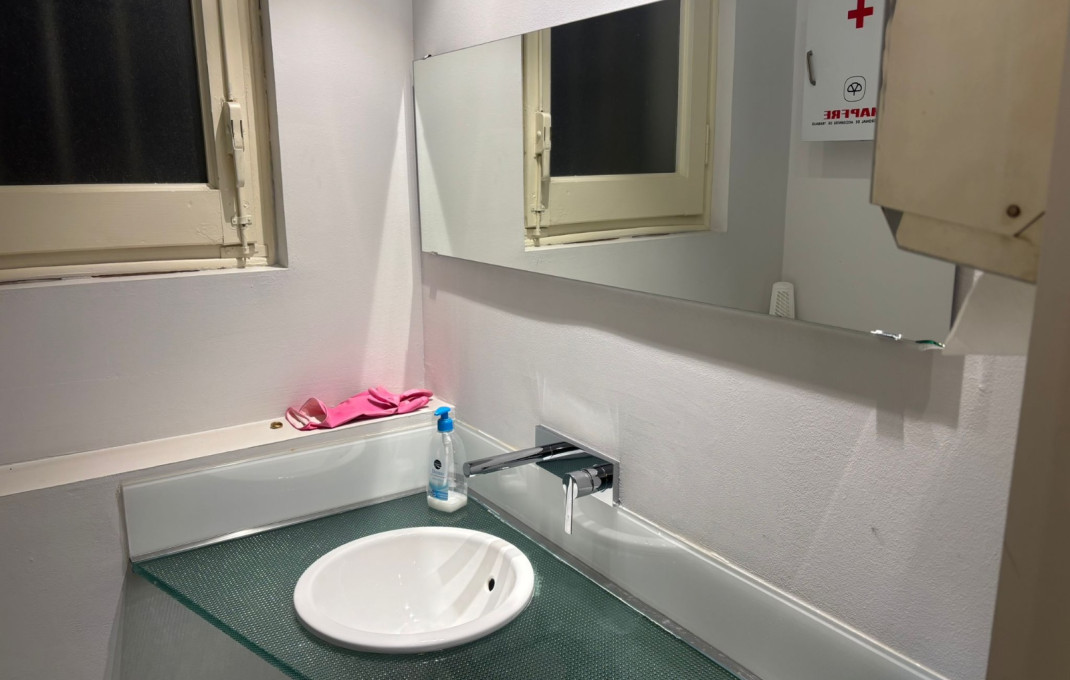Venta - Local comercial -
Barcelona - Les corts