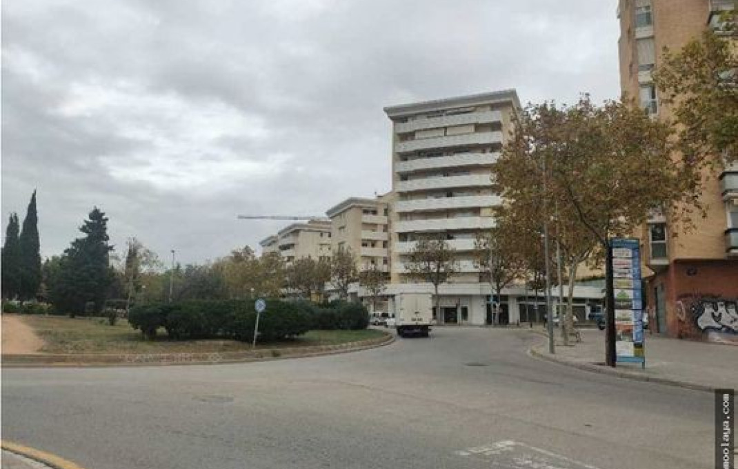 Alquiler - Local comercial -
Badalona