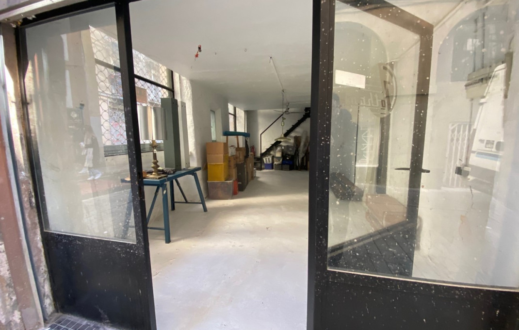 Revente - Local comercial -
Barcelona - Ciutat Vella