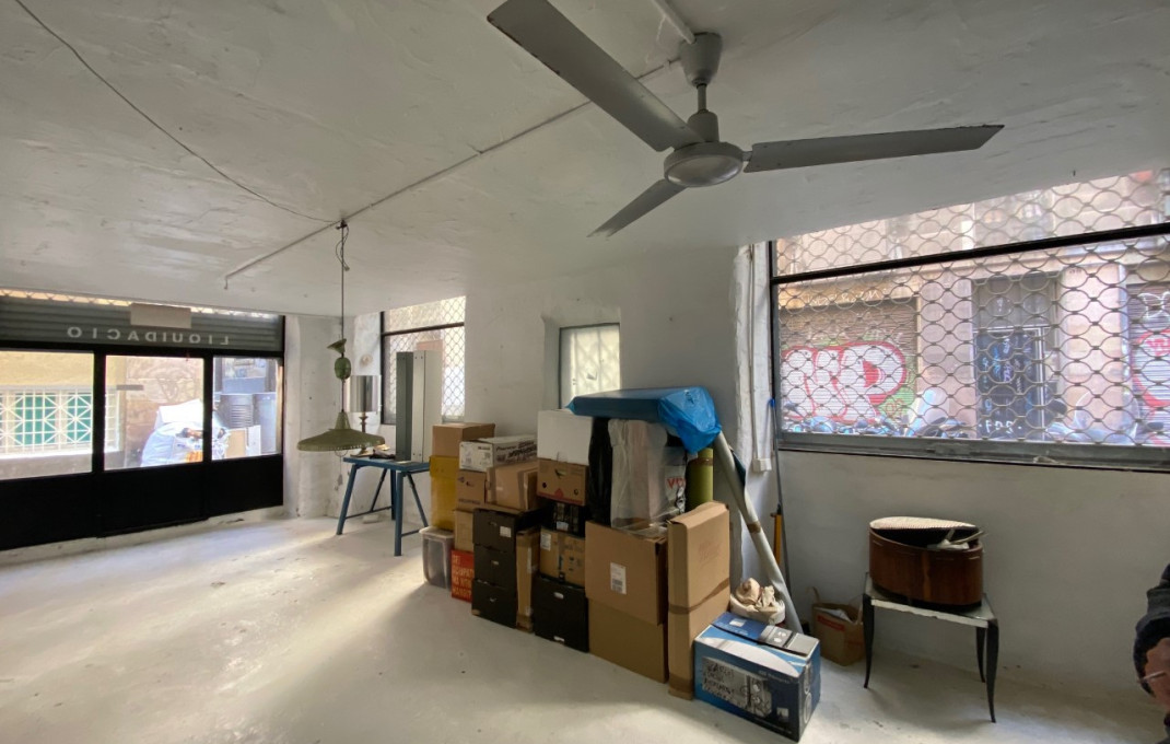 Revente - Local comercial -
Barcelona - Ciutat Vella