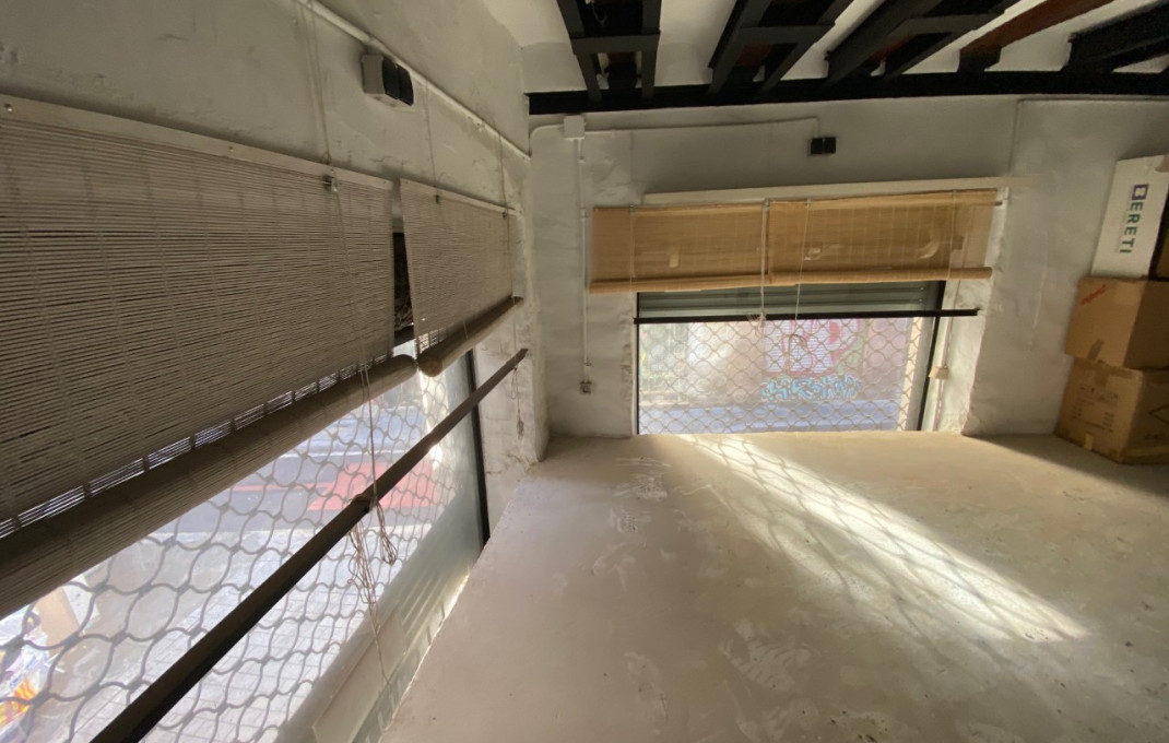 Revente - Local comercial -
Barcelona - Ciutat Vella