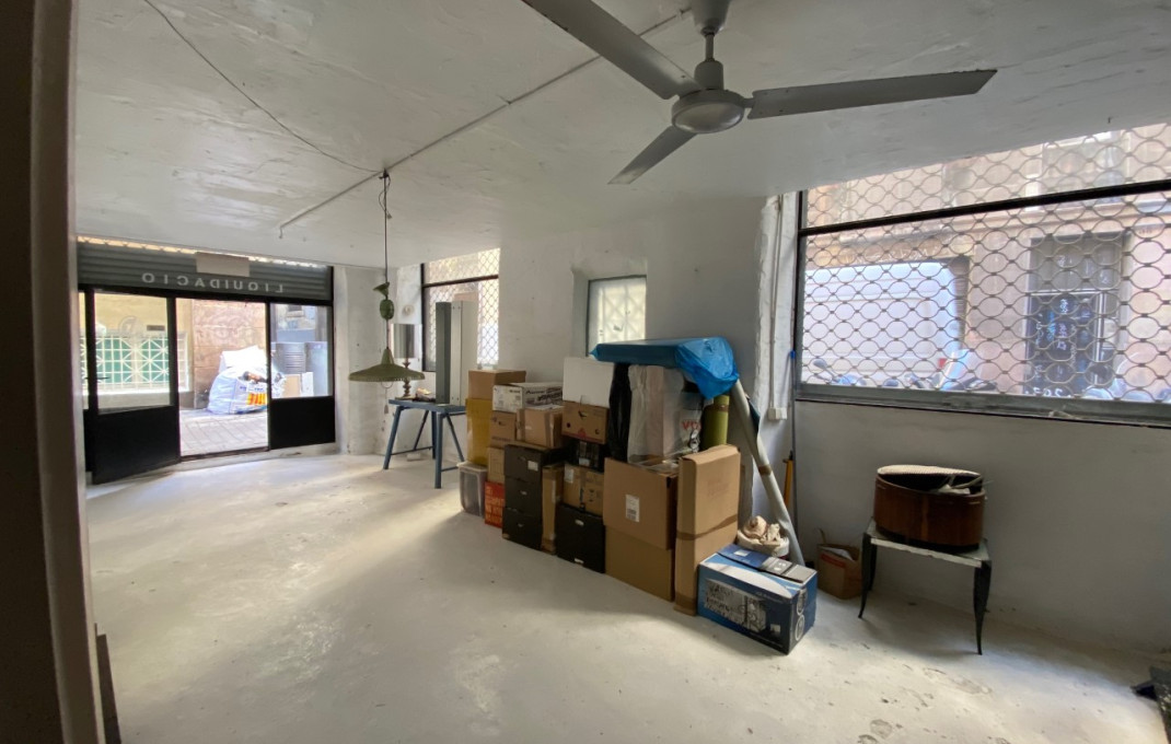 Revente - Local comercial -
Barcelona - Ciutat Vella