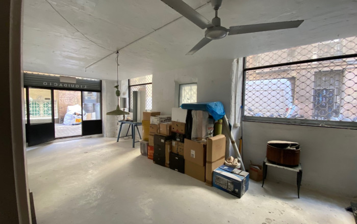 Revente - Local comercial -
Barcelona - Ciutat Vella