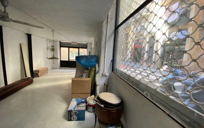 Revente - Local comercial -
Barcelona - Ciutat Vella