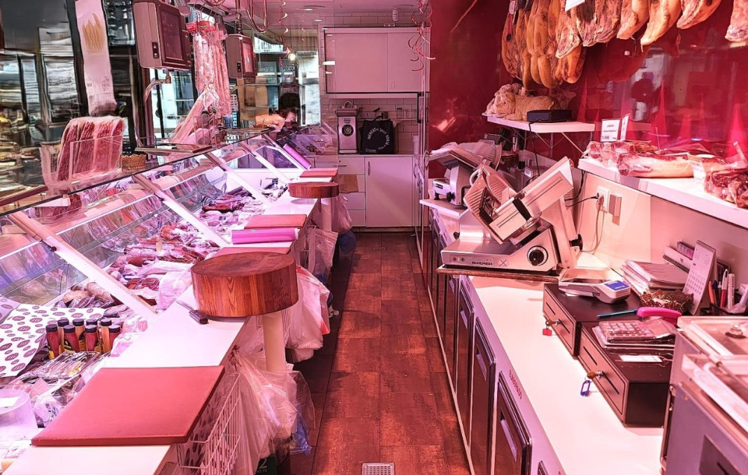 Transfer - Parada de mercado -
Barcelona - Sant Adriá Del Besos