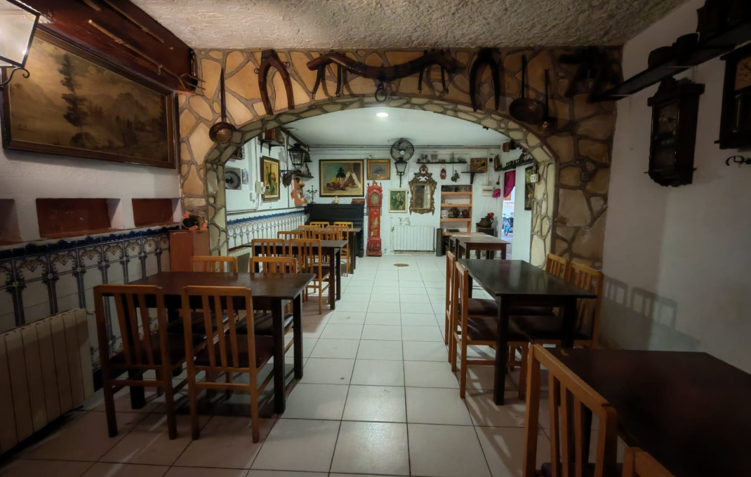 Venta - Bar Restaurante -
Lli&ccedil;&agrave; d'Amunt