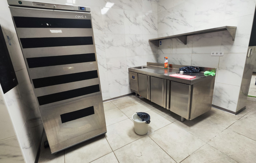 Traspaso - Cocina industrial -
Barcelona - Camp De L´arpa