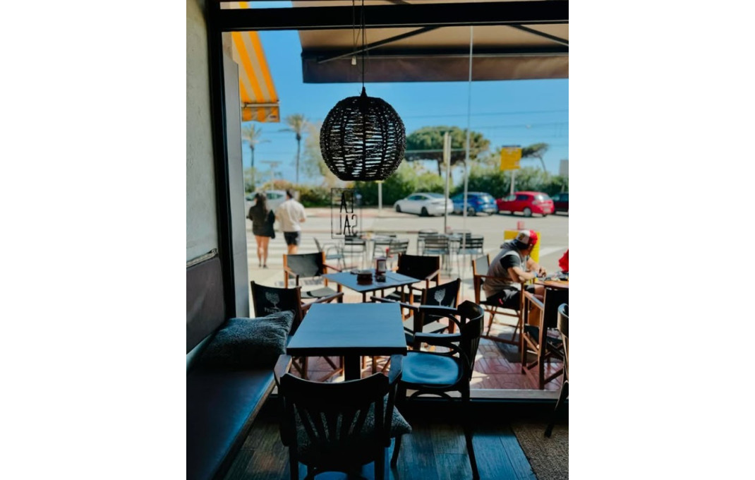 Traspaso - Bar-Cafeteria -
Pineda de Mar