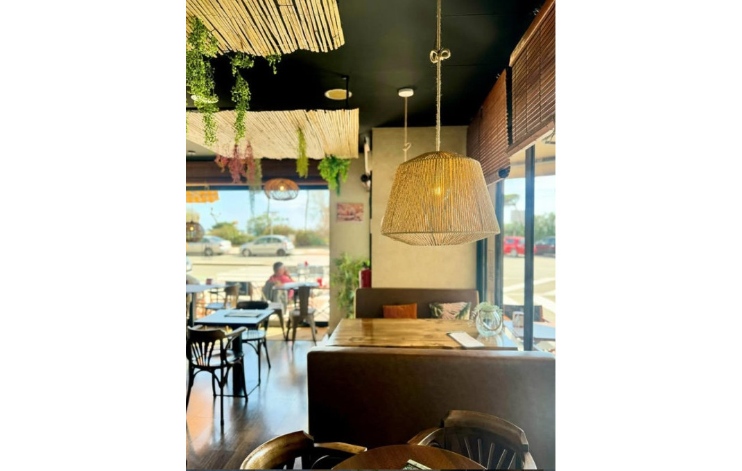 Traspaso - Bar-Cafeteria -
Pineda de Mar