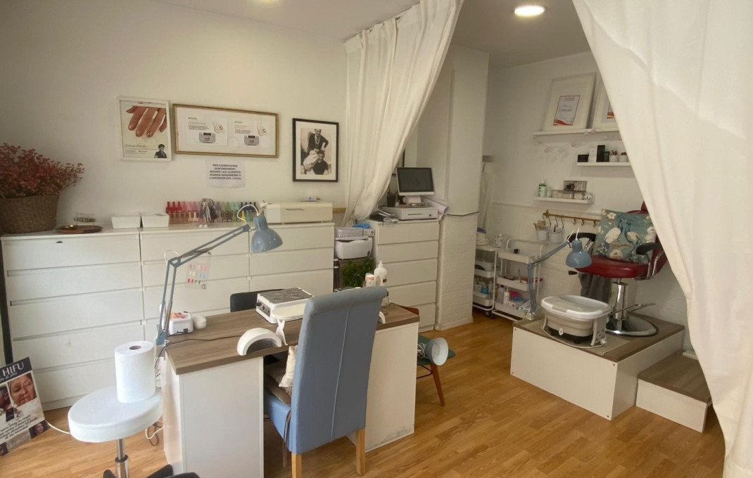 Traspaso - Peluquerias y Estetica -
Calella