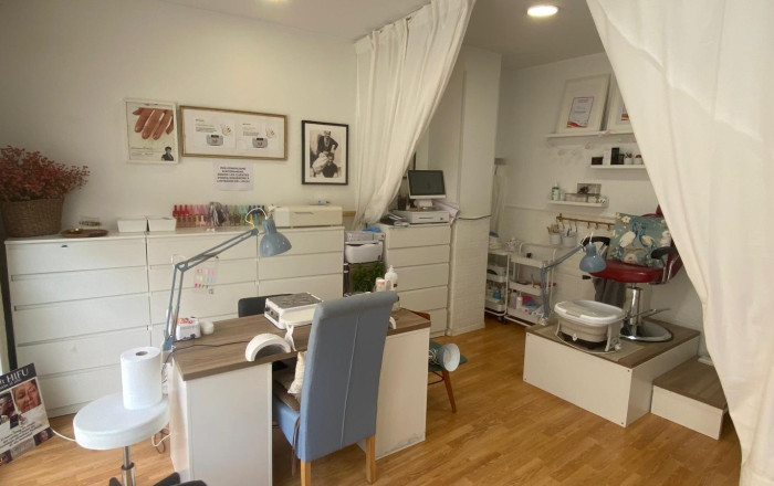 Traspaso - Peluquerias y Estetica -
Calella