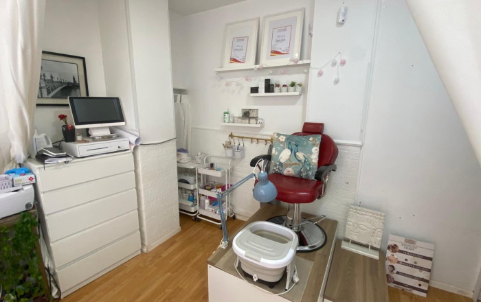 Traspaso - Peluquerias y Estetica -
Calella