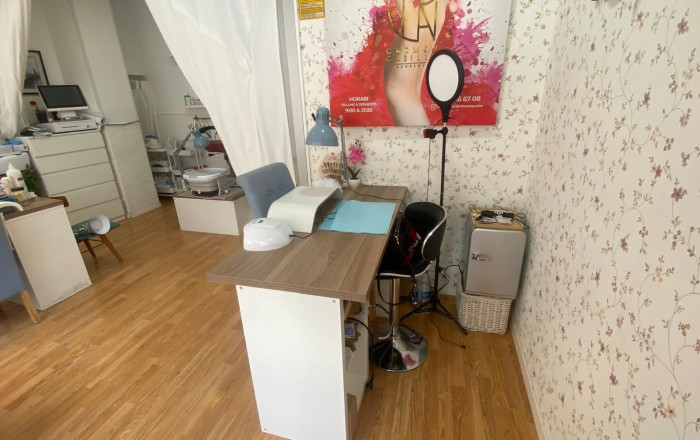 Traspaso - Peluquerias y Estetica -
Calella