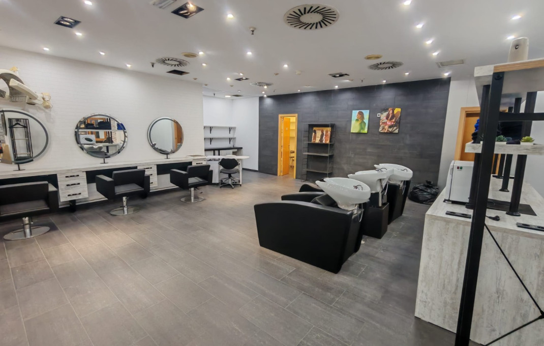 Traspaso - Peluquerias y Estetica -
Sabadell