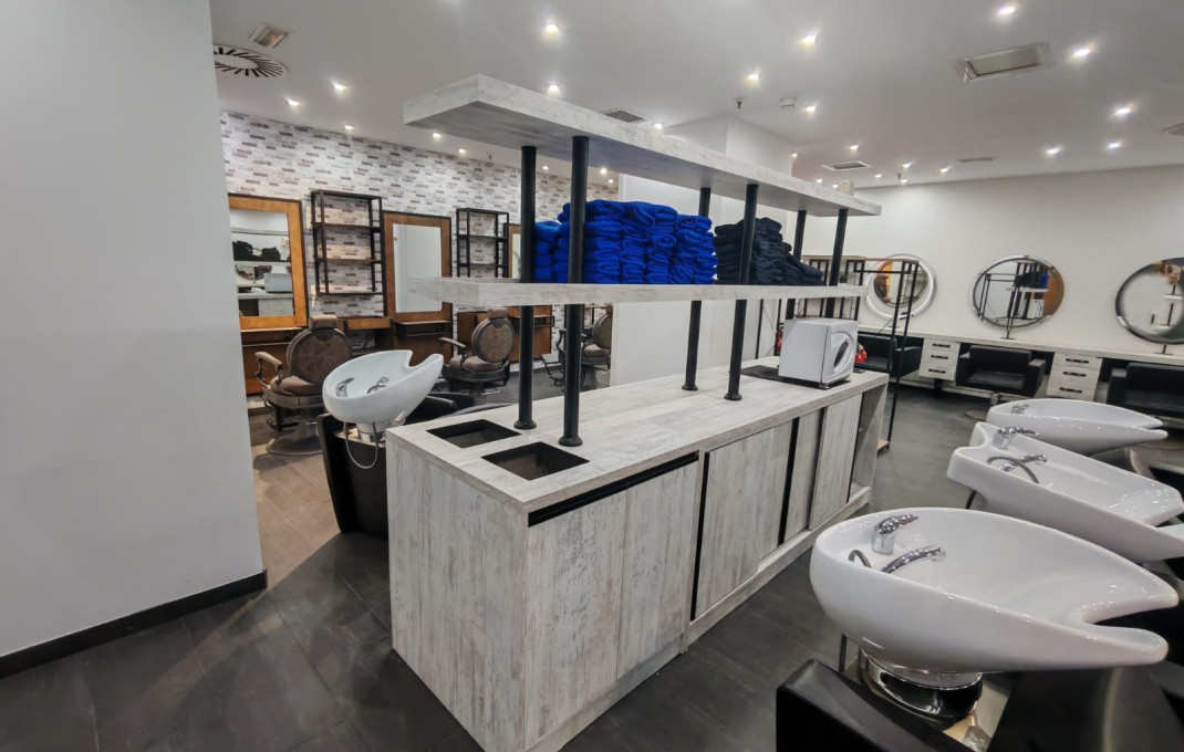 Traspaso - Peluquerias y Estetica -
Sabadell