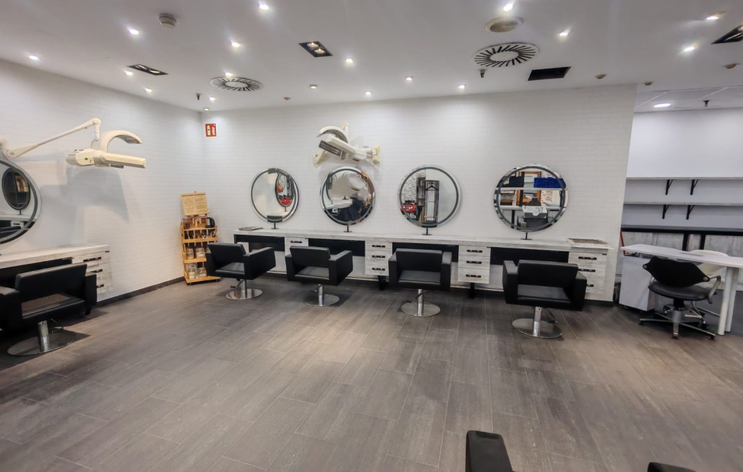 Traspaso - Peluquerias y Estetica -
Sabadell