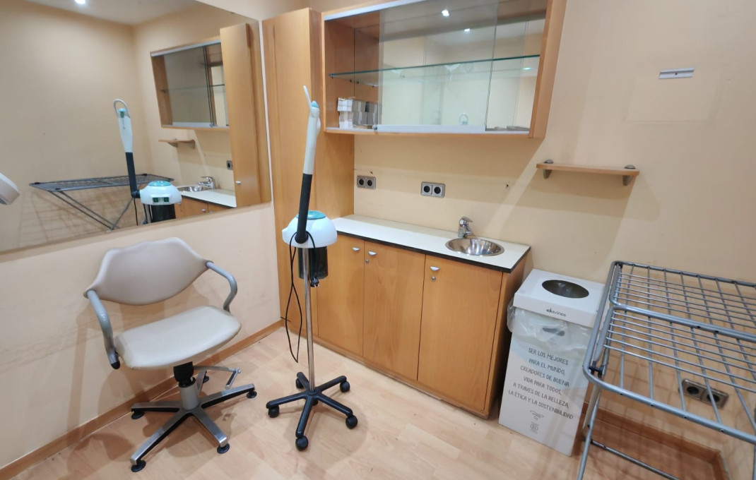 Traspaso - Peluquerias y Estetica -
Sabadell
