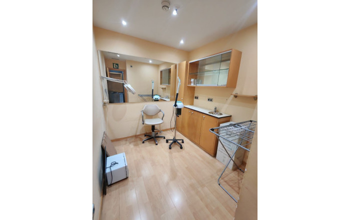 Traspaso - Peluquerias y Estetica -
Sabadell