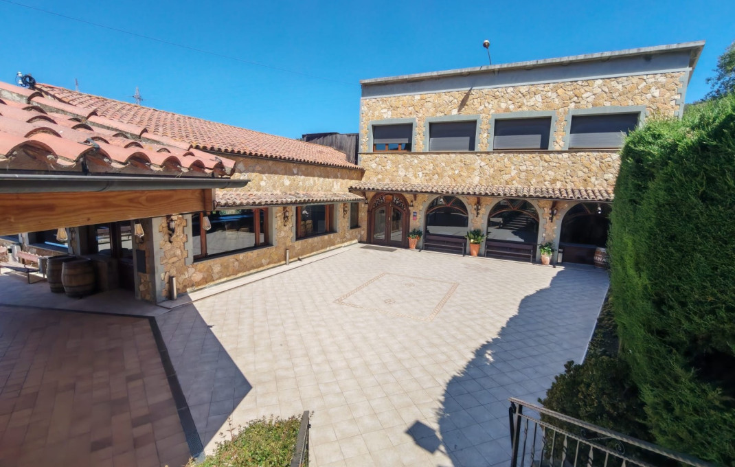 Venta - Masía -
Montcada i Reixac