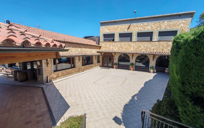 Venta - Masía -
Montcada i Reixac