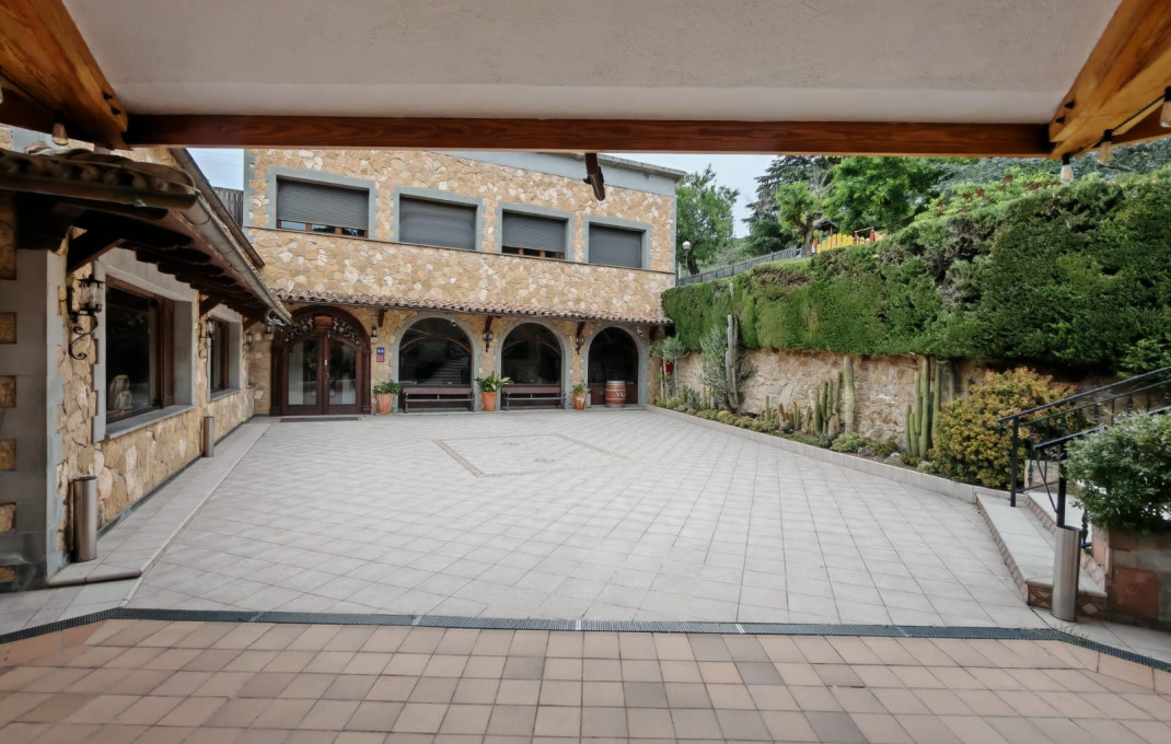Venta - Masía -
Montcada i Reixac